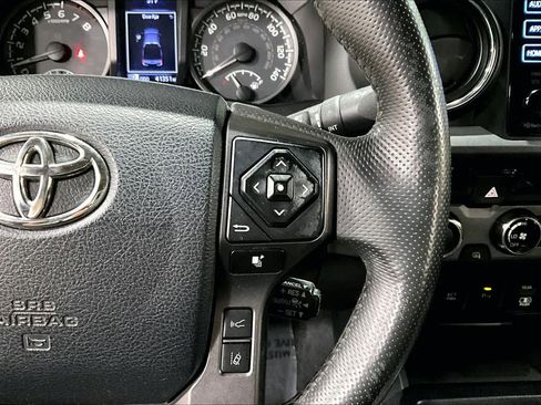 Used 2018 Toyota Tacoma TRD Sport w/ Technology Package image 25