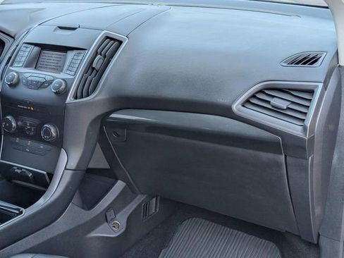 Used 2019 Ford Edge SE image 23