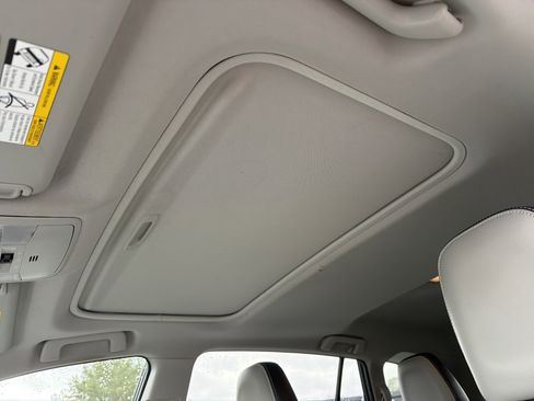 Used 2018 Toyota RAV4 Limited image 35