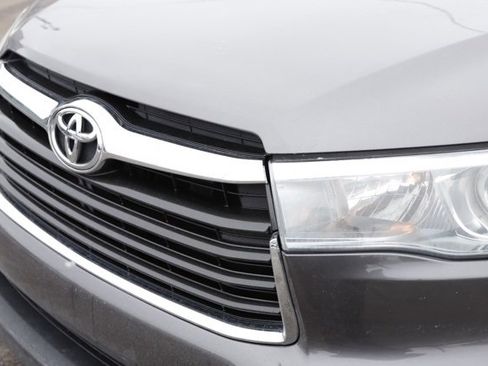 Used 2016 Toyota Highlander LE image 13