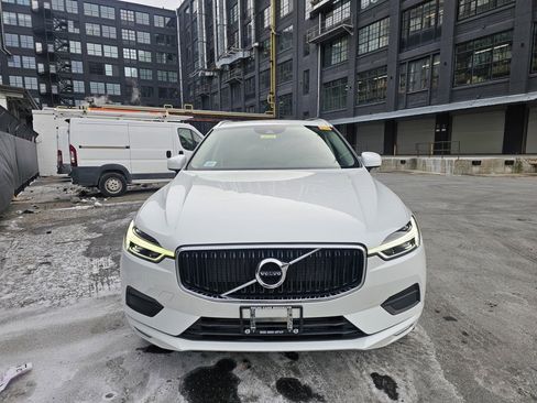 Used 2021 Volvo XC60 T5 Momentum image 6