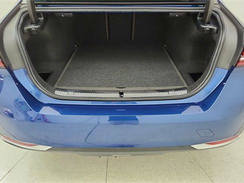 Used 2024 BMW 530i xDrive 530i xDrive w/ Premium Package image 14