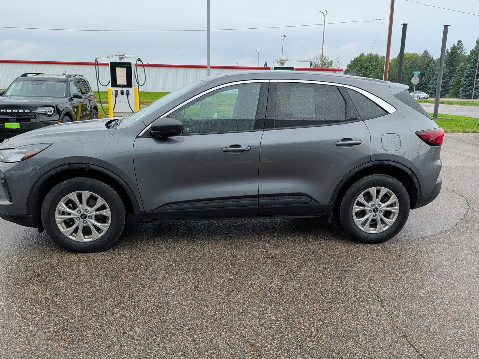 Used 2023 Ford Escape Active w/ Tech Pack #1 AWD/4WD image 2