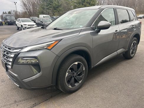 Used 2025 Nissan Rogue SV AWD/4WD image 6