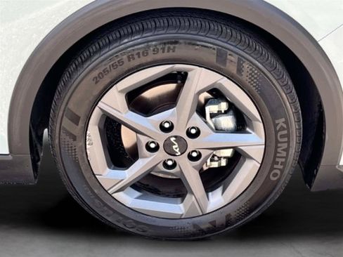 Used 2025 Kia K4 FWD image 6