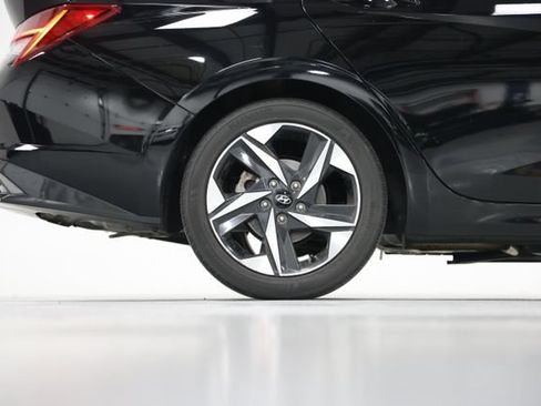 Used 2022 Hyundai Elantra Limited FWD image 16