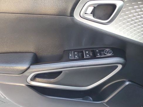 Used 2024 Kia Soul LX w/ Option Group 015 FWD image 12