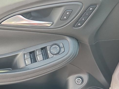 Used 2021 Buick Encore GX Essence w/ Advanced Technology Package FWD image 28