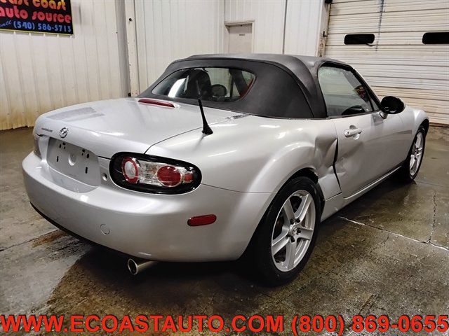 Used 2006 MAZDA MX-5 Miata RWD image 6