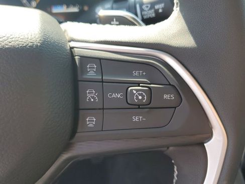 New 2025 Jeep Grand Cherokee L Altitude image 32