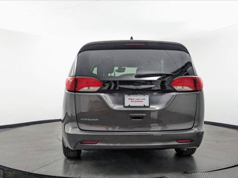 Used 2023 Chrysler Voyager LX FWD image 7