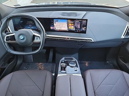 Used 2023 BMW iX xDrive50 w/ Sport Package AWD/4WD image 25