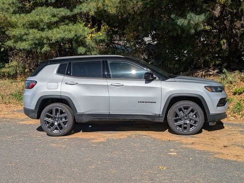 New 2026 Jeep Compass Limited image 4
