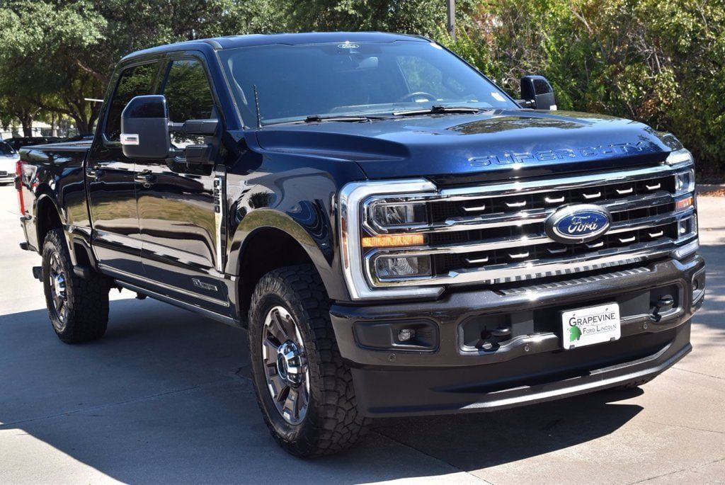 Certified 2025 Ford F250 King Ranch w/ FX4 Off-Road Package AWD/4WD image 4