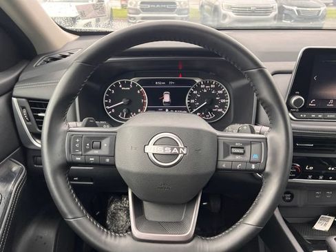 Used 2025 Nissan Rogue SV AWD/4WD image 12