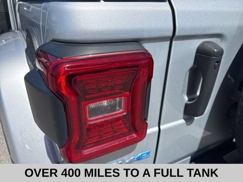 Used 2023 Jeep Wrangler Unlimited Sahara AWD/4WD image 35