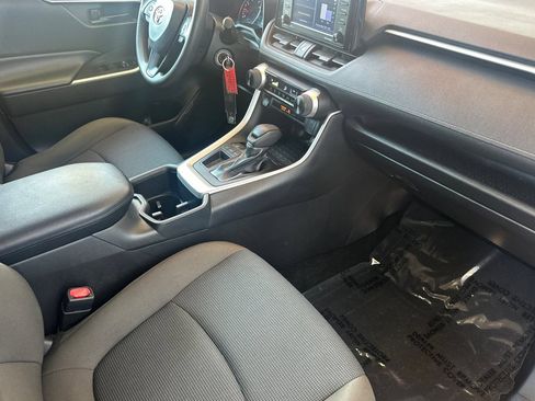 Certified 2022 Toyota RAV4 LE FWD image 20