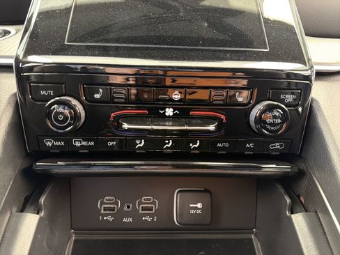 New 2025 Jeep Grand Cherokee Altitude image 19