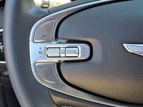 Used 2025 Genesis GV70 2.5T Advanced w/ Advanced Package image 17