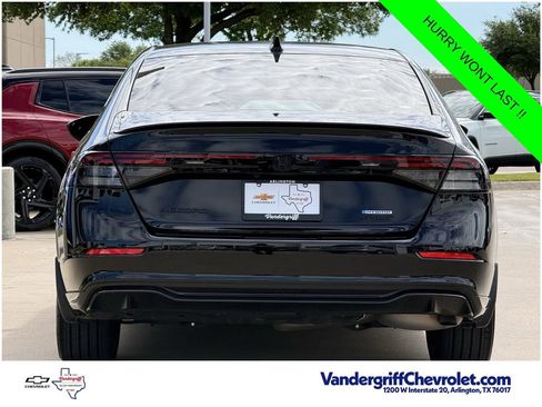 Used 2024 Honda Accord Sport image 5