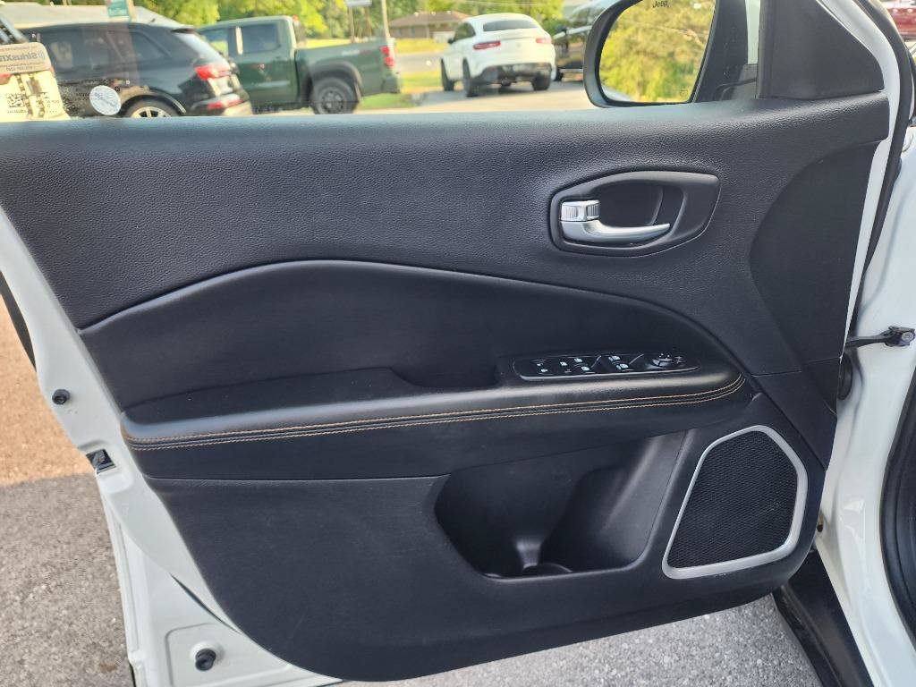 Used 2018 Jeep Compass Limited AWD/4WD image 14