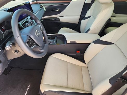 New 2025 Lexus ES 300h w/ Premium Package image 8