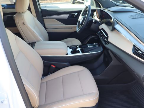 Used 2026 Buick Enclave Preferred w/ LPO, Floor Liner Package image 39