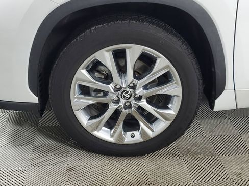 Used 2023 Toyota Highlander Limited FWD image 17