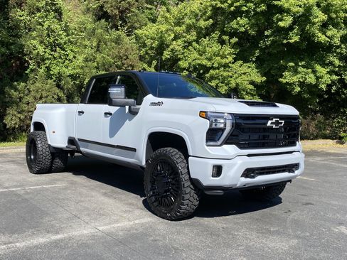 New 2026 Chevrolet Silverado 3500 High Country w/ High Country Premium Package AWD/4WD image 2