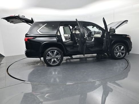 Used 2025 Toyota Sequoia Capstone AWD/4WD image 70