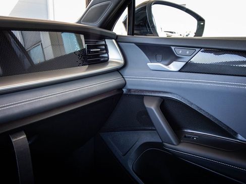 New 2026 Volkswagen Tiguan SE R-Line image 33