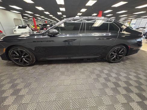 Used 2025 BMW 740i w/ Premium Package image 8
