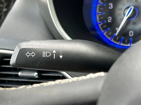 Used 2023 Chrysler Pacifica Touring-L FWD image 27