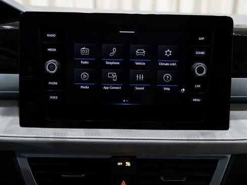 New 2026 Volkswagen Taos SE w/ Panoramic Sunroof Package image 23