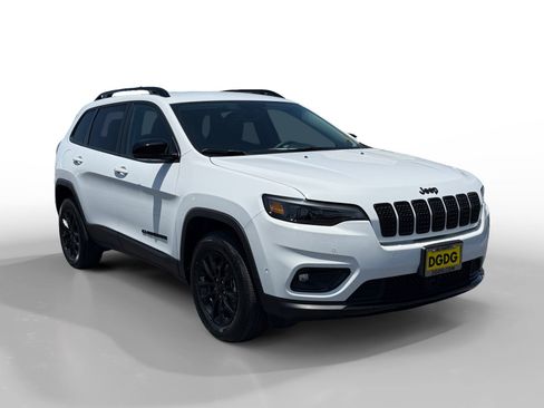 Used 2023 Jeep Cherokee Altitude Lux image 7