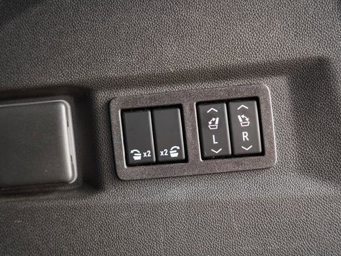 Used 2023 Chevrolet Tahoe High Country image 13