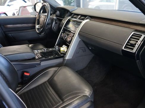 Used 2020 Land Rover Discovery HSE image 49