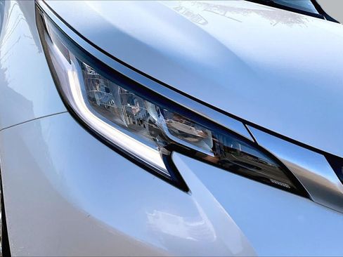 Certified 2022 Toyota Sienna Limited FWD image 27