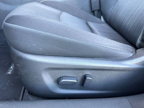 Used 2025 Nissan Altima 2.5 SV FWD image 15