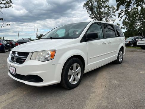 Used 2013 Dodge Grand Caravan SE image 2