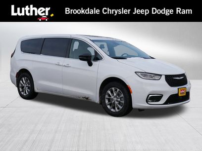 New 2026 Chrysler Pacifica Limited w/ Trailer Tow Group