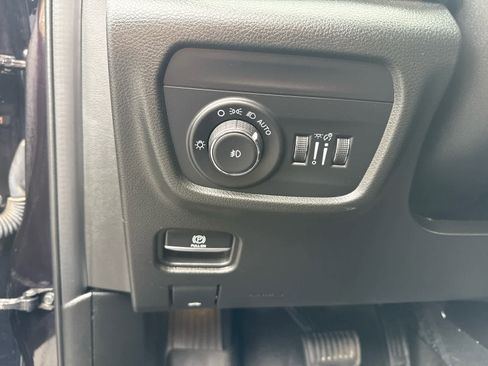 Used 2023 Jeep Grand Cherokee L Limited w/ Luxury Tech Group II image 21