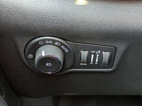 New 2026 Jeep Compass Latitude w/ Sun and Sound Group AWD/4WD image 17