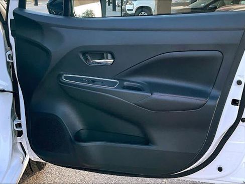 Used 2024 Nissan Versa SR image 22