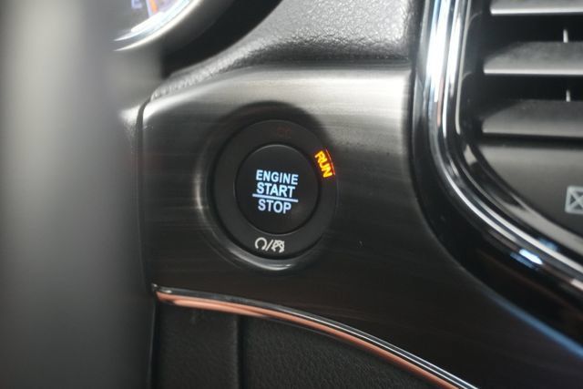 Used 2020 Jeep Grand Cherokee Limited AWD/4WD image 18