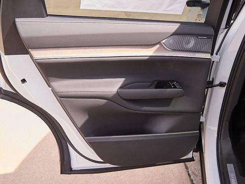 New 2025 Volvo EX90 Ultra image 18