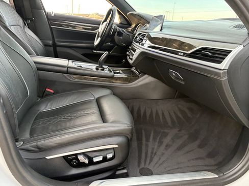 Used 2017 BMW 750i image 42
