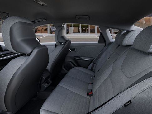 Used 2025 Kia K4 EX image 18