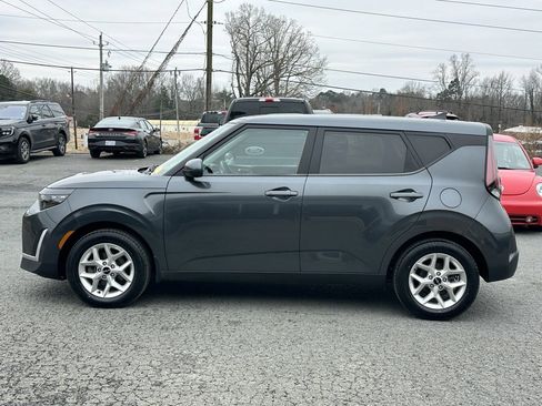 Used 2023 Kia Soul LX w/ LX Technology Package image 3