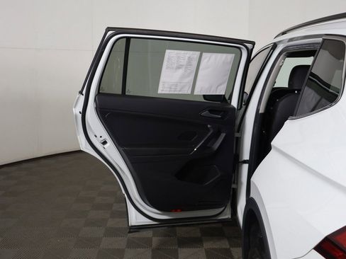 Used 2018 Volkswagen Tiguan SE image 20